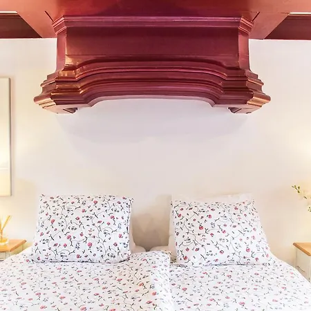 Luxurious 17C Canal Villa Apt - Low Cost Parking Amsterdam